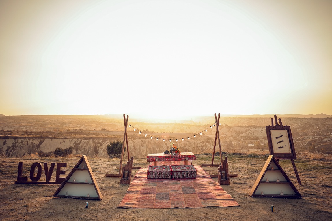 You are currently viewing Cappadocia Picnic Concept Marriage Proposal