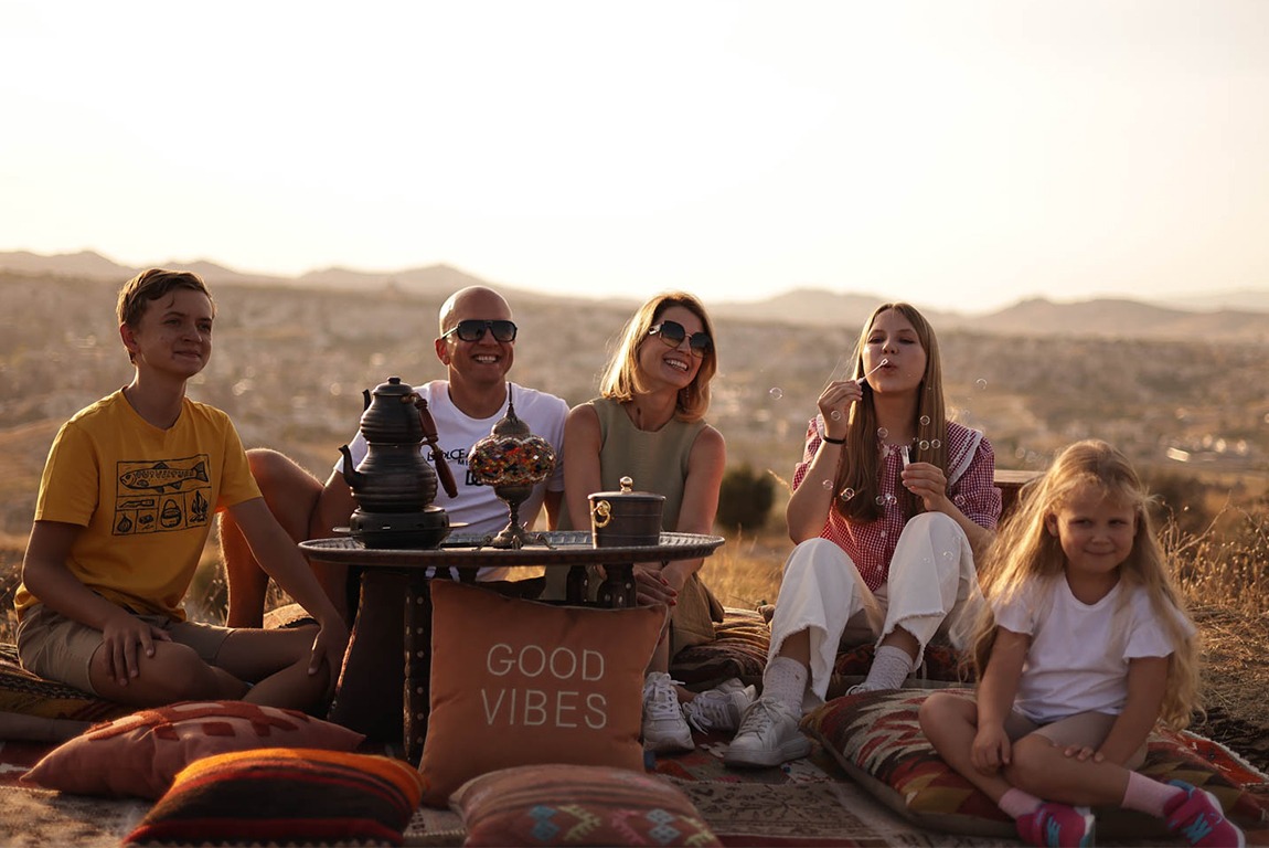 You are currently viewing Carpet-Themed Photo Shoot in the Valley