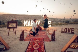Read more about the article Marriage Proposal in Cappadocia with the “Marry Me” Concept