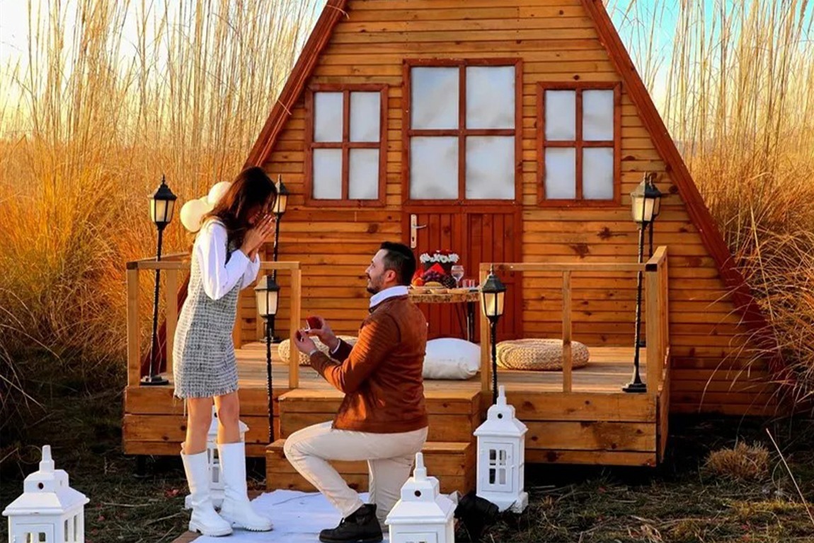 You are currently viewing Marriage Proposal in a Cozy Bungalow in Cappadocia